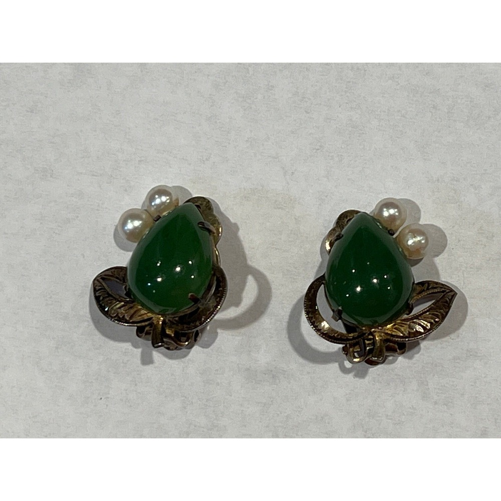 Vintage Pair of Green Jade and Pearl Sterling Silver Clip On Earrings